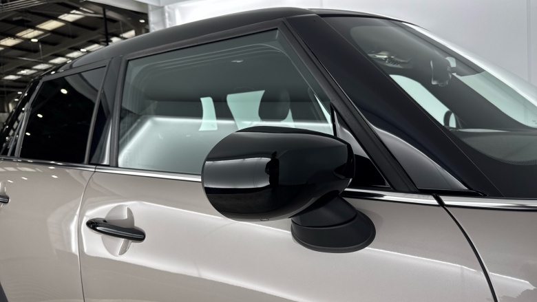 MINI Hatchback 1.5 Cooper Exclusive Premium 5dr Auto Petrol Hatchback